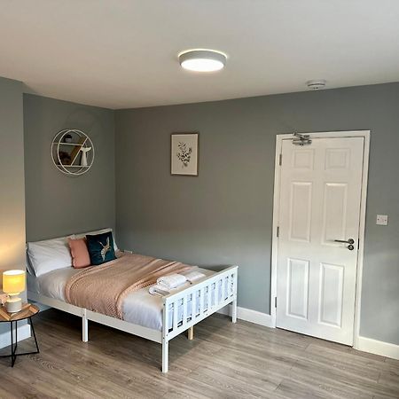 Cosy En-Suite Double Room1 Heathrow Accommodation Northolt  Luaran gambar