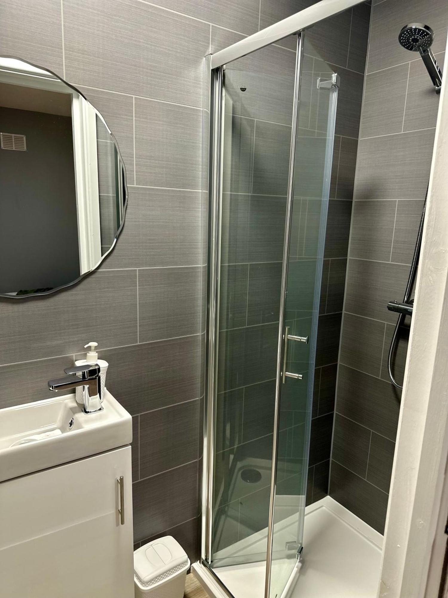 Cosy En-Suite Double Room1 Heathrow Accommodation Northolt  Luaran gambar