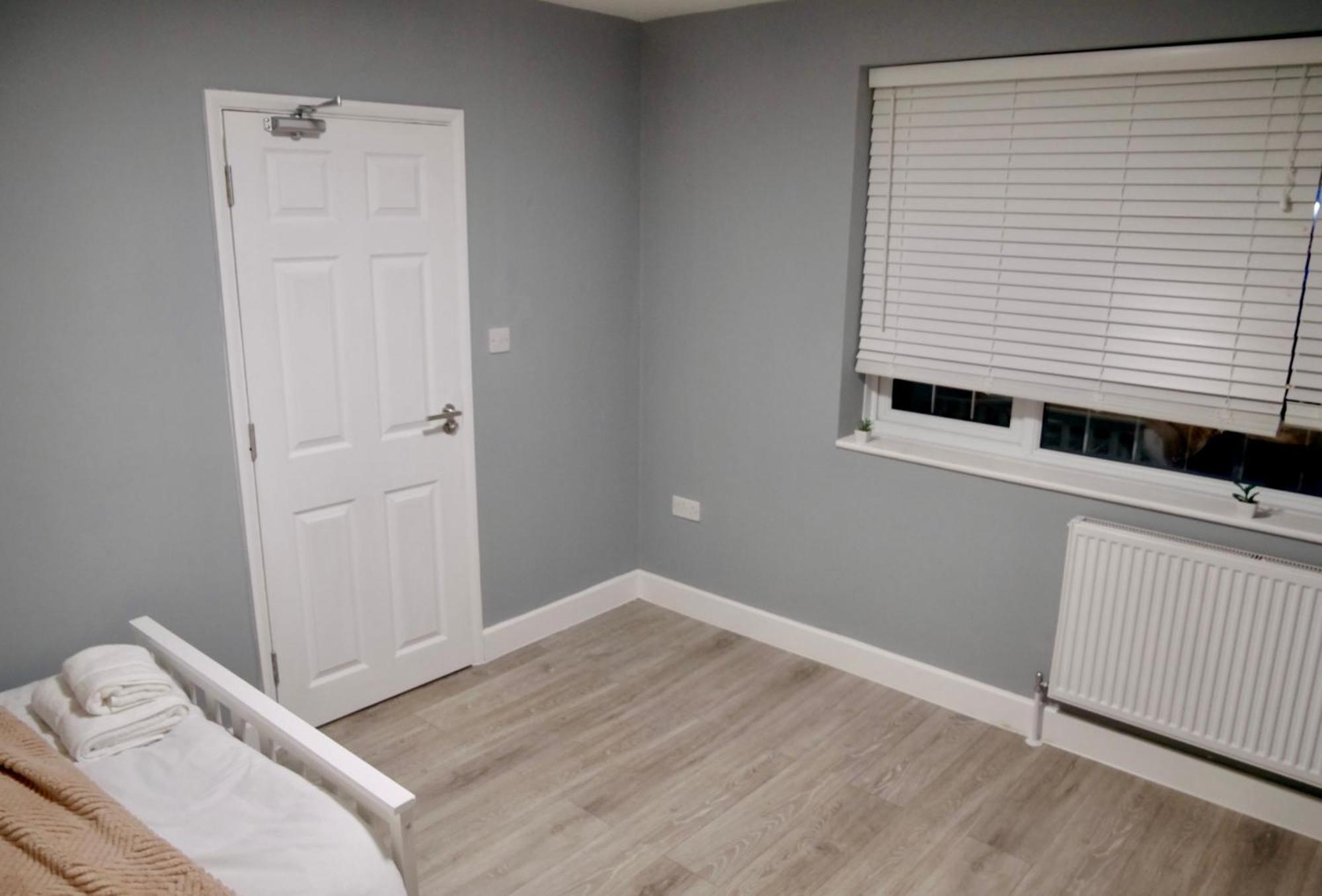 Cosy En-Suite Double Room1 Heathrow Accommodation Northolt  Luaran gambar