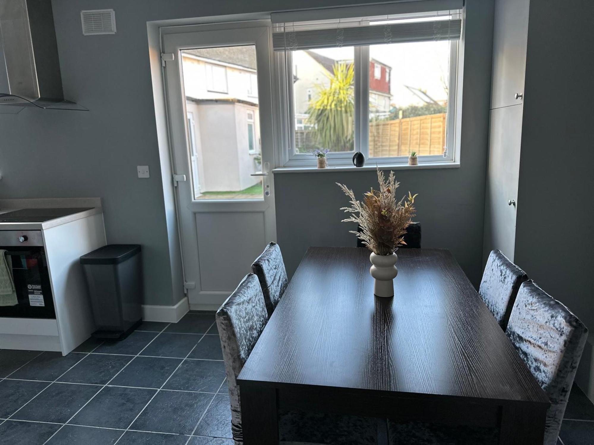 Cosy En-Suite Double Room1 Heathrow Accommodation Northolt  Luaran gambar