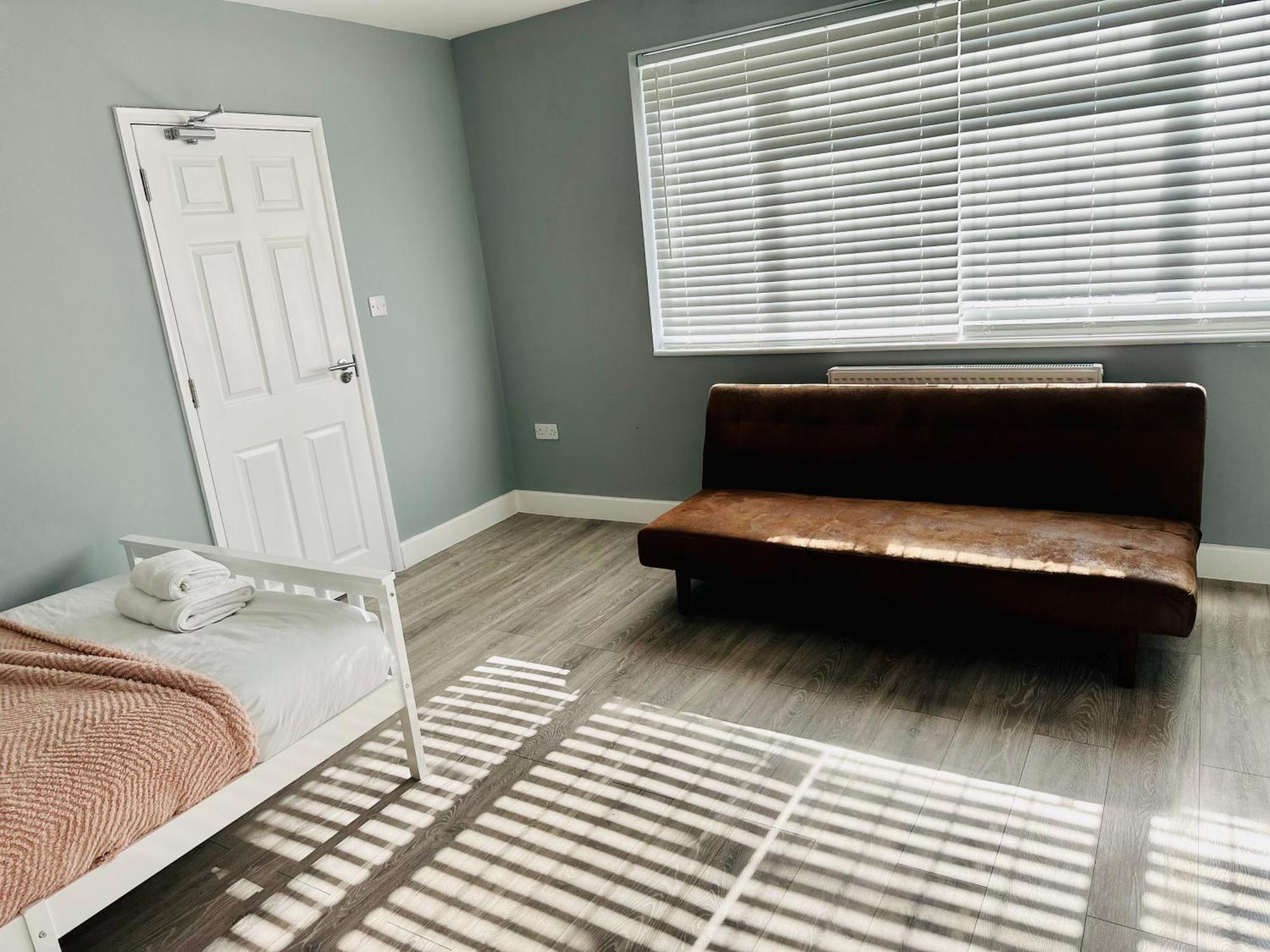 Cosy En-Suite Double Room1 Heathrow Accommodation Northolt  Luaran gambar
